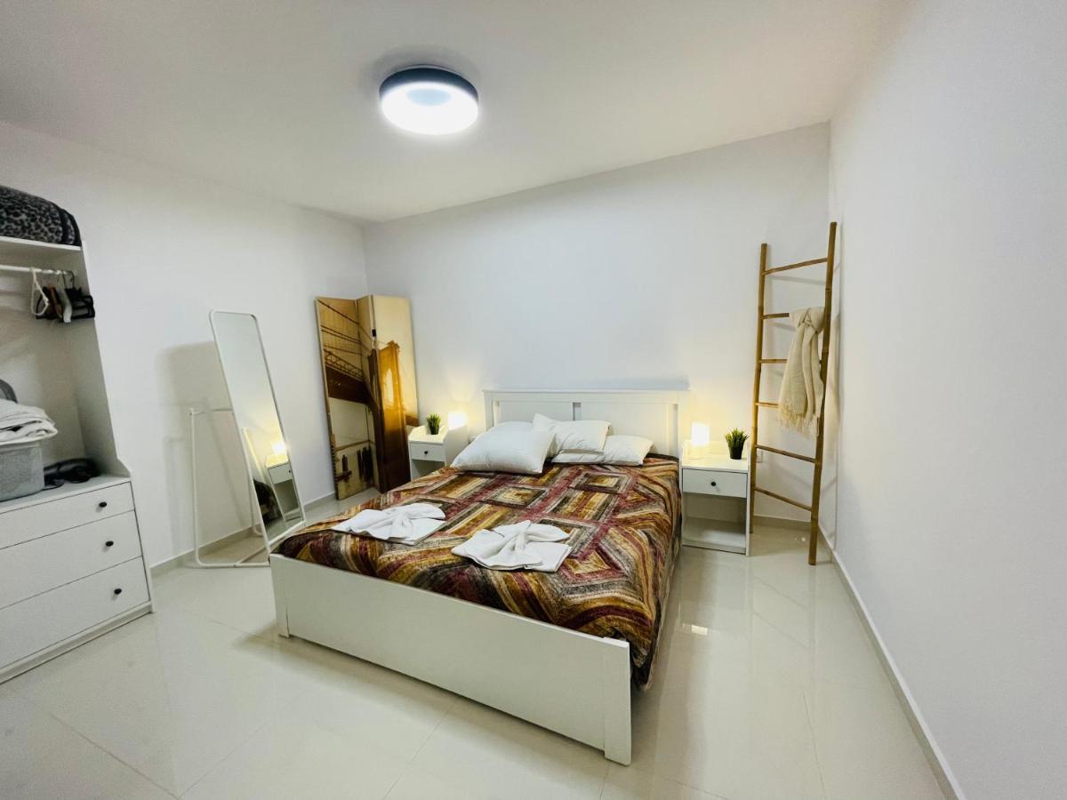 Haris White Apartment Roussospítion Zewnętrze zdjęcie